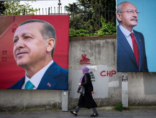Turcii din România votează în turul doi cu o săptămână înainte. Aceștia și-au ales viitorul lider ieri și astăzi