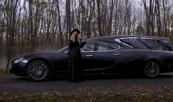 Anamaria Prodan, dedicație pentru Laurențiu Reghecampf. Cum apare în videoclipul piesei lui Theo Rose: „Ţi-am luat mașină, ți-am dat casă cu grădină”