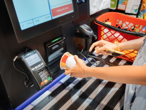 Casele de marcat self-service din SUA au început să ceară bacșiș. Clienții sunt nemulțumiți: „Șantaj emoțional”