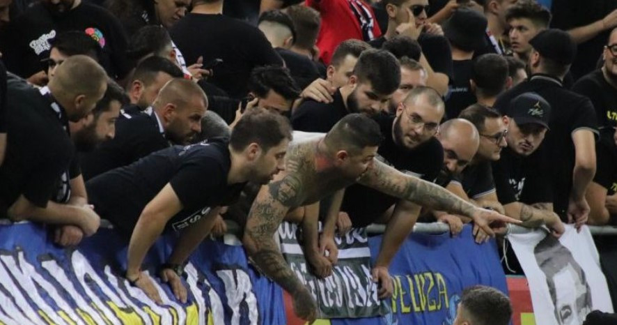 Meciul România - Kosovo, întrerupt 45 de minute din cauza scandărilor politice. Cine sunt ultrașii care au strigat „Kosovo este Serbia”
