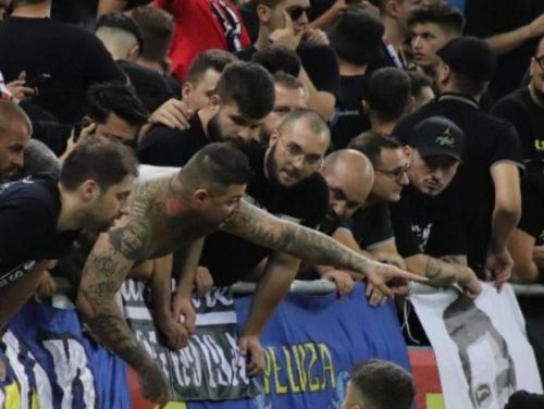 Meciul România - Kosovo, întrerupt 45 de minute din cauza scandărilor politice. Cine sunt ultrașii care au strigat „Kosovo este Serbia”