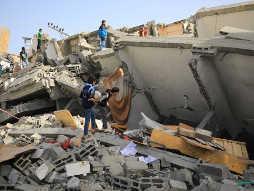 Zeci de persoane din sectorul construcţiilor au fost arestate în Turcia după prăbuşirea a mii de clădiri în urma cutremurului