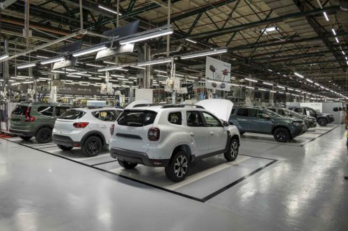 Criza de proporții la Dacia: Pierderi uriașe din cauza închiderii Văii Oltului