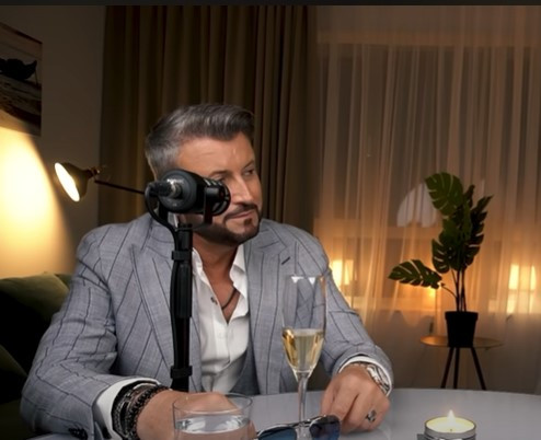 Cătălin Botezatu, critici la adresa ținutei lui Carmen Iohannis de la încoronarea Regelui Charles: „Nu are cercei, are o...”