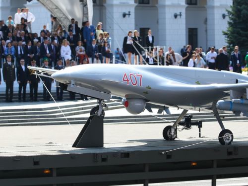 Drone turcești pentru armata română. 300 de milioane de euro costă arma care a devenit „coșmarul rușilor”