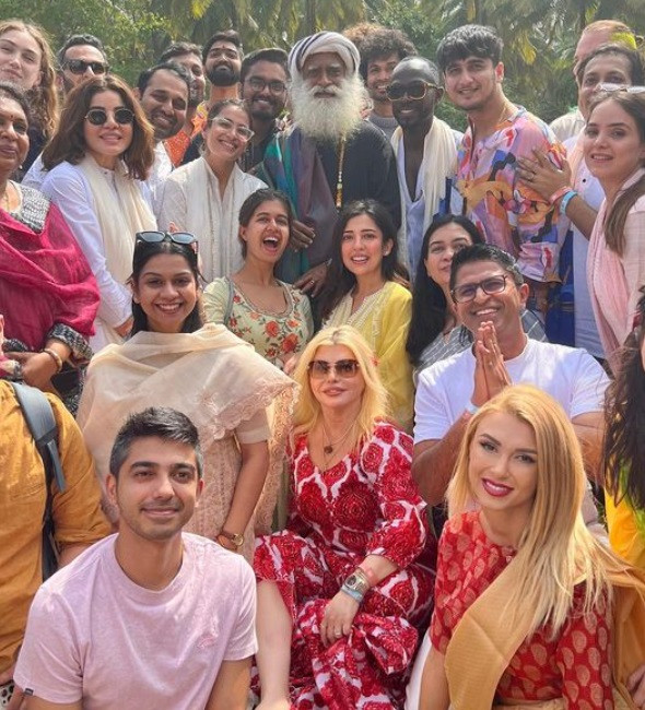 Andreea Bălan, adevăratul motiv pentru care a mers în India. L-a întâlnit personal pe Sadhguru