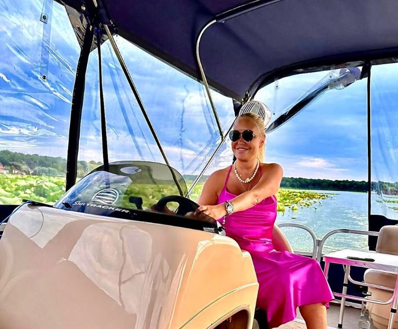 Vica Blochina încă luptă cu kilogramele în plus. Au trecut două luni de când s-a operat la stomac: „De la stres și de la frustrări”