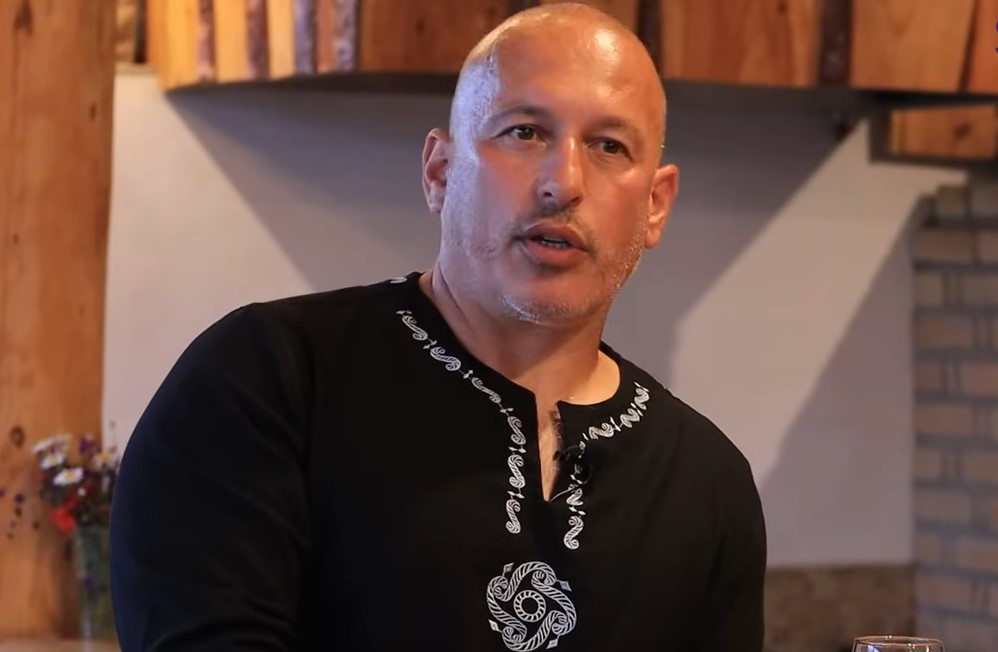 Patronul Fermei Dacilor rămâne după gratii. Magistraţii desemnaţi să decidă soarta inculpaţilor au refuzat să fie prezenți în sală