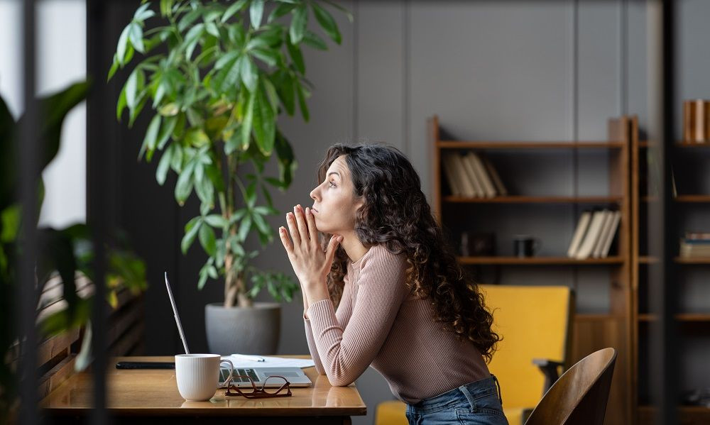 De ce 40% dintre români renunță la concediu și la mâncarea la restaurant? Află motivele surprinzătoare