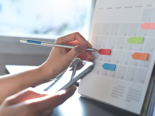 Minivacanță de 5 zile pentru românii bugetari, în iunie. Câte zile libere vor avea angajații de la privat