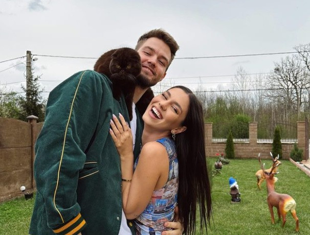 Hoții au vrut să dea buzna în casa Mirei și a lui Levi Elekes. Ce decizie a luat artista: „Să vă jupoaie”