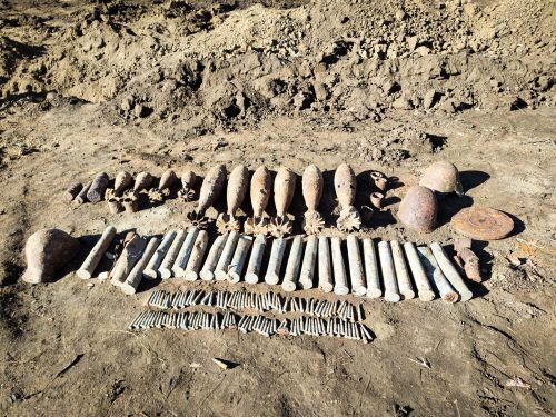 Mii de proiectile neexplodate, identificate la Buzău. Cel mai mare depozit de muniție subteran descoperit în ultimii ani