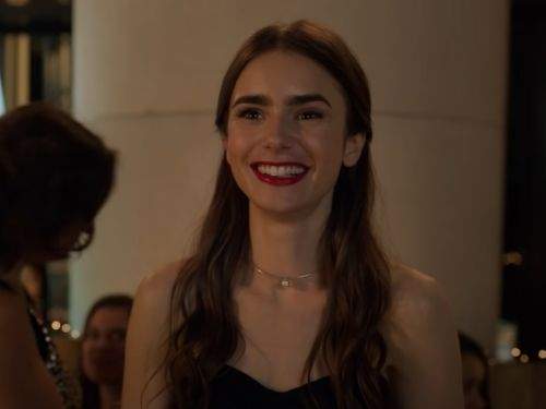 Cum este Lily Collins în viața reală. Actrița din „Emily in Paris”, despre relația toxică pe care a avut-o