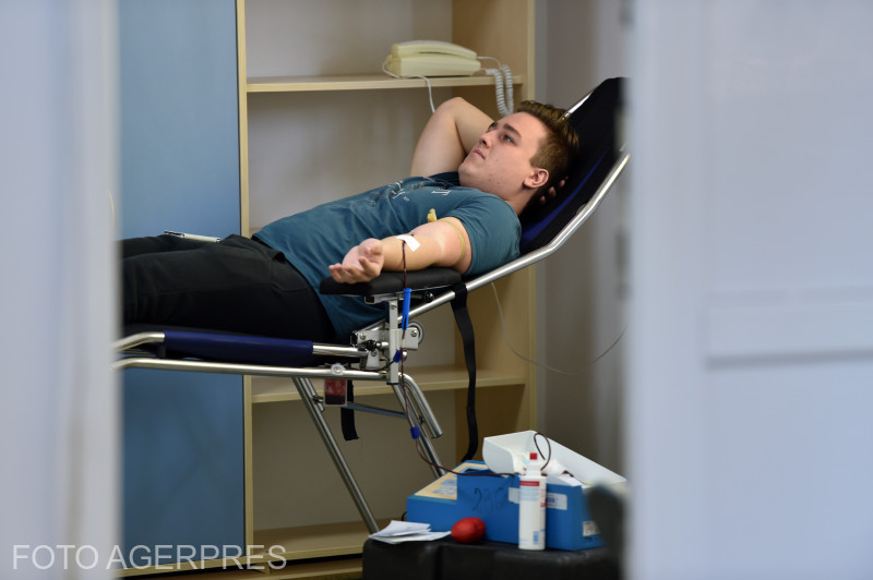 Tichete de 280 de lei, coadă la centrele de transfuzii. Majorarea cu peste 4% i-a făcut pe români să doneze sânge în număr mare