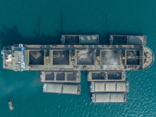 Doi marinari români care au căzut de pe o navă. Aceștia au fost salvați de un echipaj al ARSVOM