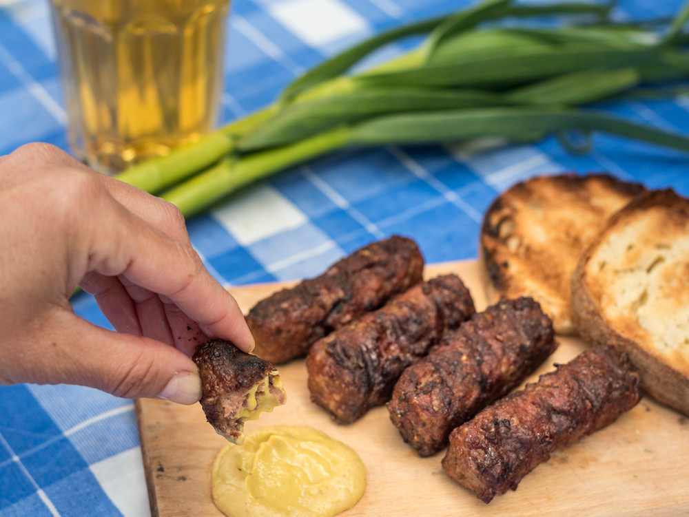 Majoritatea românilor preferă să petreacă 1 Mai în familie, arată sondaj INSCOP