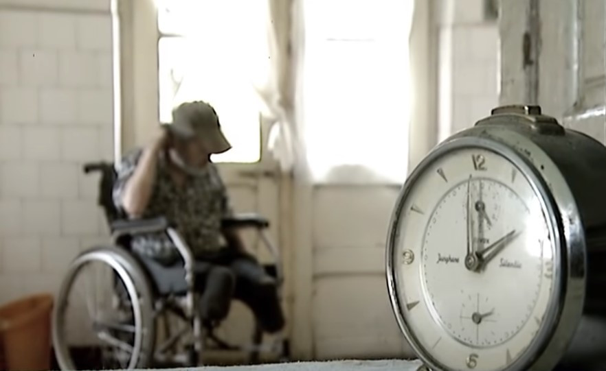 Modificări majore în legislația din domeniul asistenței sociale: clienți sub acoperire vor intra în azile și centre sociale și amenzi de până la 100.000 de lei