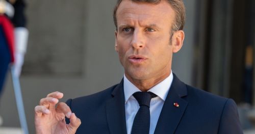 Căpetenia Kayapo, Raoni Metuktire, decorat de Macron