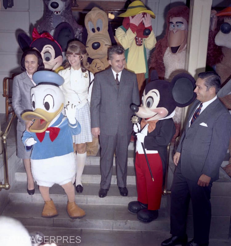 Cum a ajuns Nicolae Ceaușescu să fie primul lider comunist la celebrul parc de distracții Disneyland. După Mickey Mouse, s-a întâlnit cu Richard Nixon