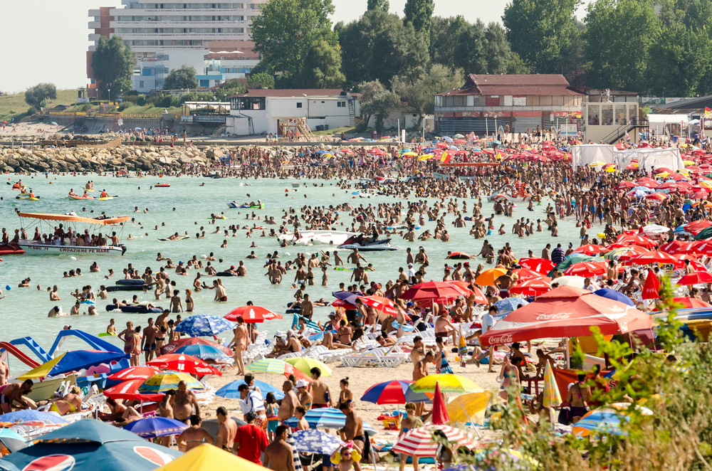 Turiștii pot ajunge pe litoralul românesc cu avionul. Cele mai apropiate aeroporturi