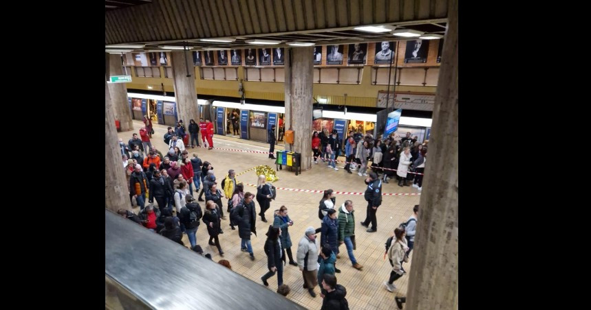 Incident șocant în stația de metrou Unirii. O persoană a murit pe peron