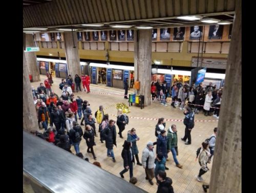 Incident șocant în stația de metrou Unirii. O persoană a murit pe peron
