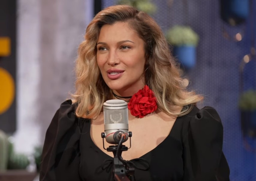 Lora suferă de o boală rară. Cântăreața a început să se confrunte cu simptomele acum 5 ani