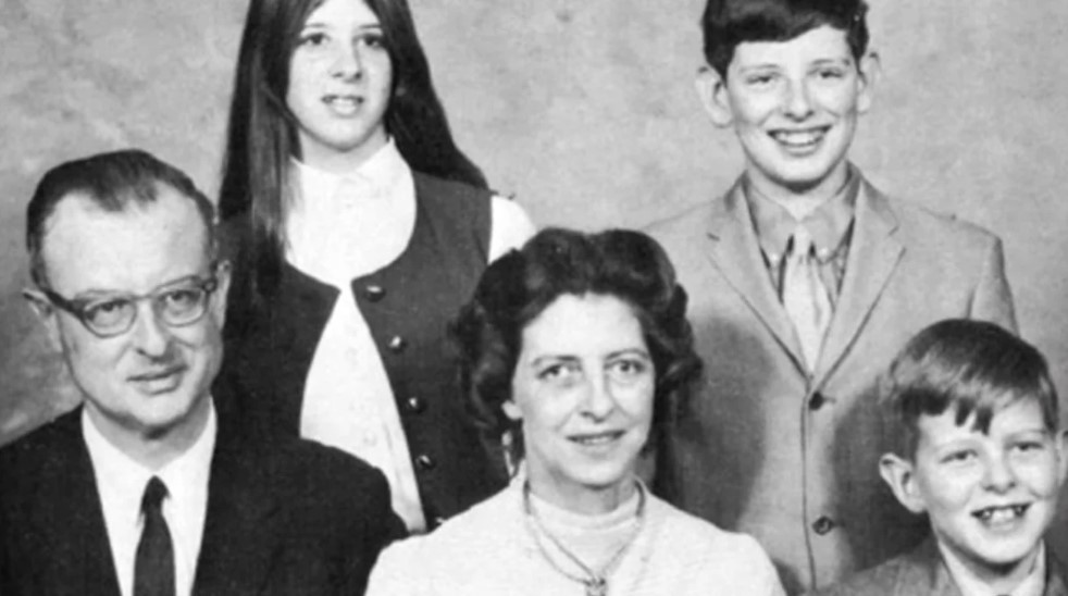 Povestea lui John List, „criminalul de alături”. Contabilul și-a ucis mama, soția și cei trei copii, pentru a ajunge în Rai