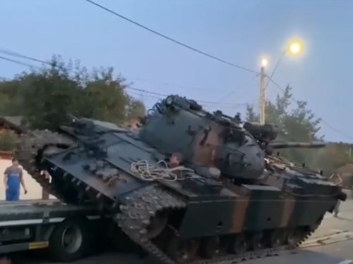 Un tanc al Armatei Române s-a răsturnat în apropierea unei biserici din județul Bacău