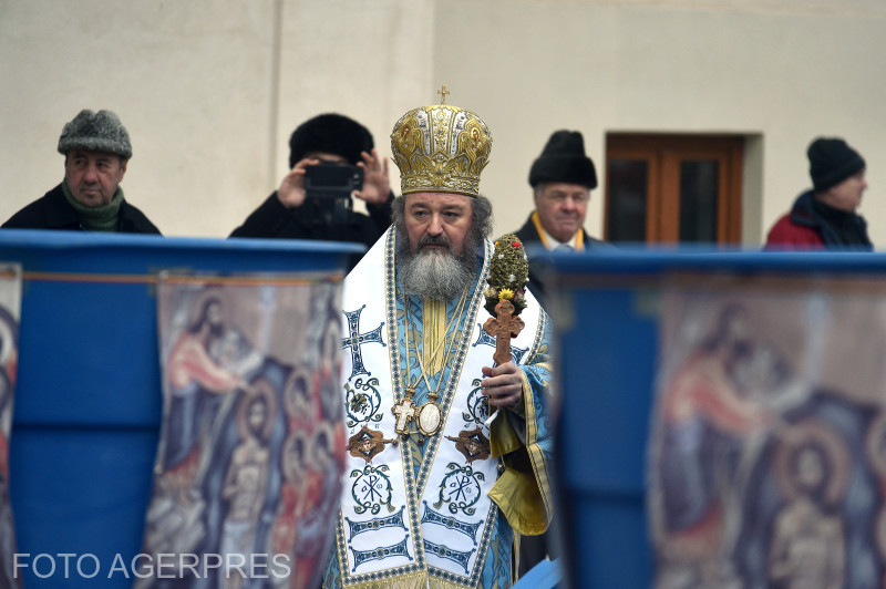 Tradiții în ajunul Bobotezei. Când se pune busuioc sub pernă