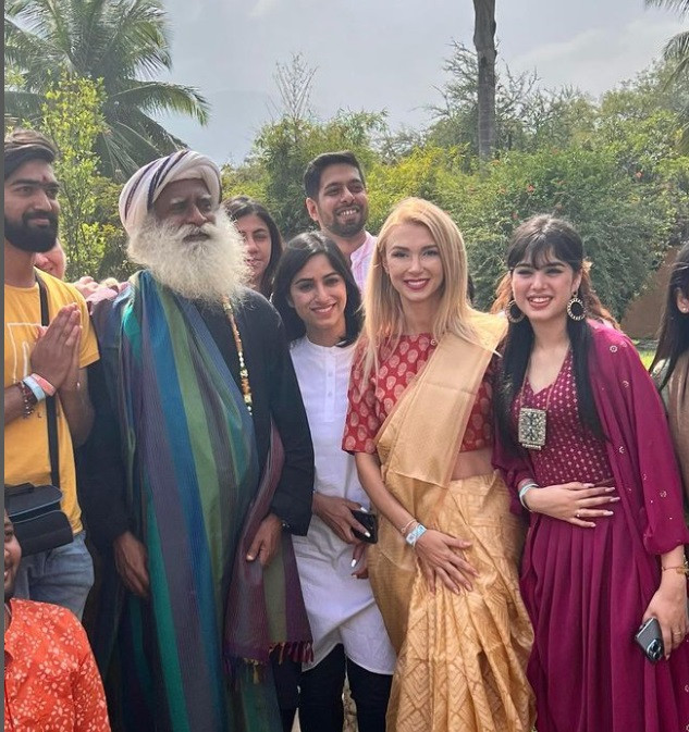 Andreea Bălan, adevăratul motiv pentru care a mers în India. L-a întâlnit personal pe Sadhguru