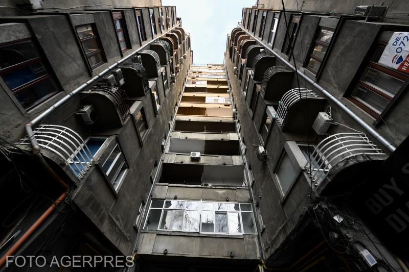 Prețurilor unor apartamente au intrat la apă: s-au ieftinit brusc cu 30%. Ce trebuie să știe noii proprietari