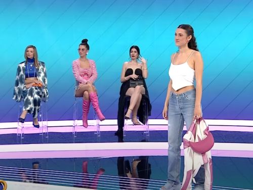 Se încing spiritele la „Bravo, ai stil!”. Concurentele dau cu săgeți una în cealaltă: „Asta e o bătaie de joc”