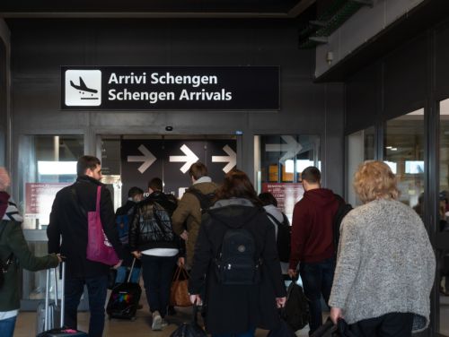Când am putea intra cel mai devreme în Schengen. România este de acord să primească migranții trimiși de Austria, Bulgaria nu