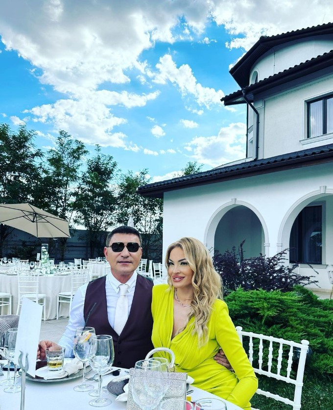 Cristi Borcea și Valentina Pelinel, criticați după ce au dat frâu liber sentimentelor în public: „Parcă sunteți mahmuri, dezlânați, deșirați...”