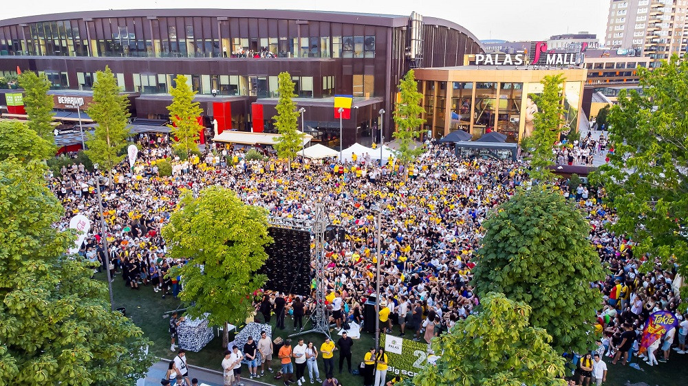 Românii au luat cu asalt mall-urile Iulius pentru meciurile de la EURO 2024: Imagini surprinzătoare