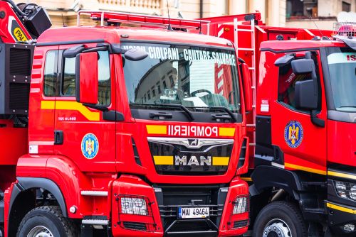 Incendiu violent în Sectorul 2 al Capitalei: Trei persoane rănite și zeci de evacuați