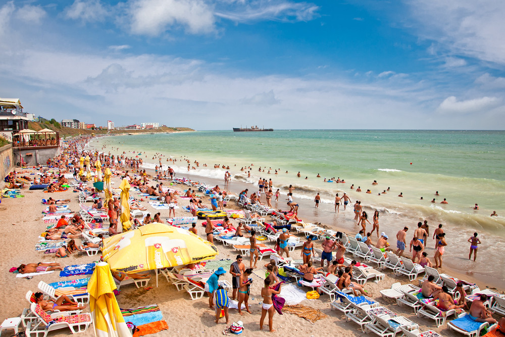 Luna vacanțelor pe litoral. Cât costă o cameră la un hotel de 4 stele: abia mai găsești un loc liber