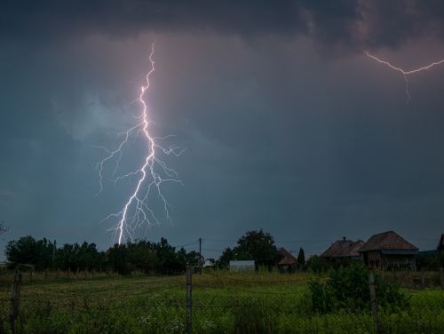 Cod galben de instabilitate atmosferică în 25 de județe și București