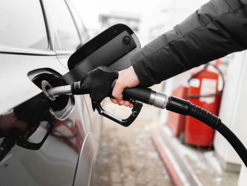 Carburanţi mai scumpi de la 1 ianuarie 2024. Cât va costa un litru de benzină