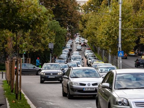 Plafonarea tarifelor RCA, amânată din nou. Guvernul a retras al doilea proiect și spune că va câuta „cele mai bune opțiuni”