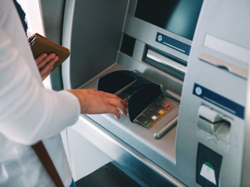 Jaf spectaculos în Arad: Bancomat aruncat în aer și 200.000 de lei furați