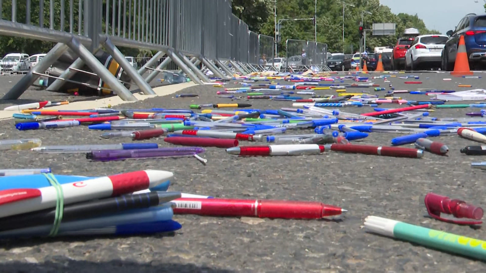 Ședință de Guvern pentru aprobarea OUG privind majorarea salariilor din Educație. Sindicatele, chemate la o nouă rundă de negocieri la Palatul Victoria