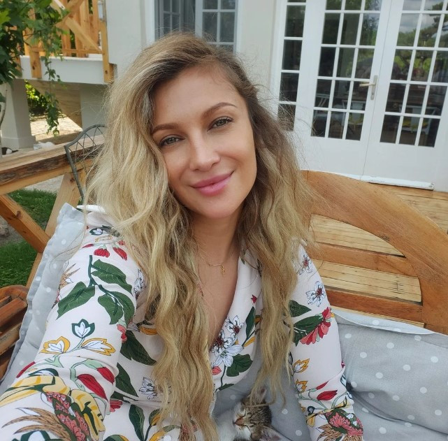 Lora suferă de o boală rară. Cântăreața a început să se confrunte cu simptomele acum 5 ani