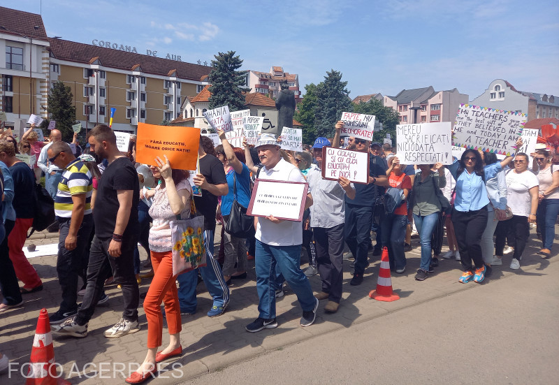 Guvernul vine cu o nouă ofertă pentru sindicaliștii din Educație: 5% în plus și vouchere anuale de 1.500 de lei