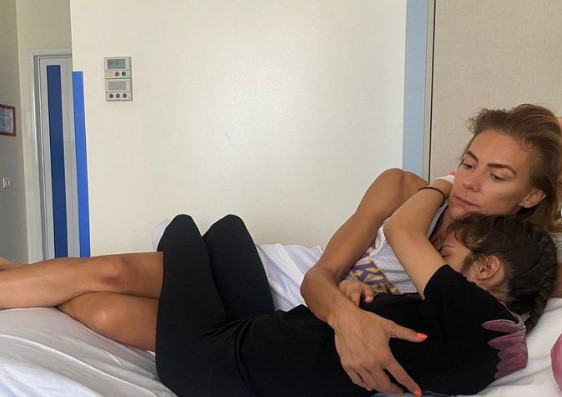 Roxana Ciuhulescu, noi detalii despre starea de sănătate a fiicei sale: „Copila mea începe o nouă viață”