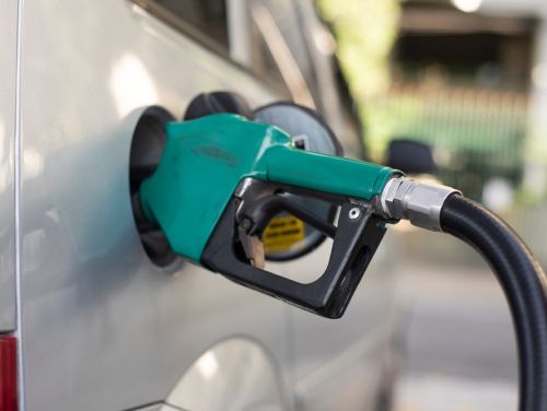 Benzina s-a scumpit din nou! Cât costă carburanții în România înainte de Paști
