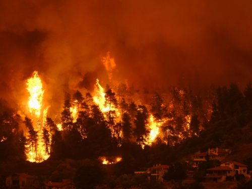 Grecia, a patra zi de luptă cu flăcările. Cea mai grea bătălie se dă în Rodos