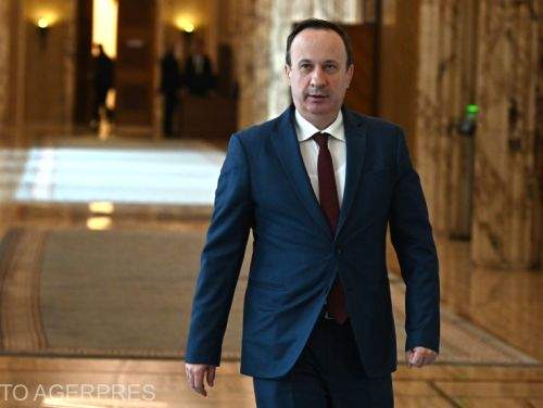 Măsurile de austeritate intră în vigoare de la 1 mai: salarii înghețate și angajări blocate în sistemul bugetar și interzicerea cumulului pensie-salariu. Cum explică ministrul Finanțelor