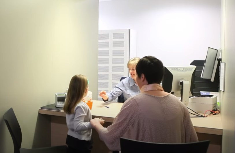 Cum protejăm copiii de „bolile școlii”. Semnele care ar trebui să îi îngrijoreze pe părinți și să-și ducă micuții la pediatru